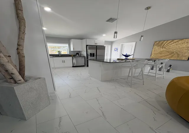 5th image of 9019 S Castle Cir, Labelle, FL 33935 | MLS# R11166833
