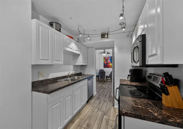 Photo 3 of Condo for sale at 4400 Hillcrest Dr #704, Hollywood, FL 33021 | MLS# F10555014 | Listing updated on 2026-09-23