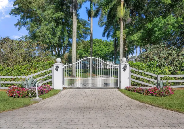 2nd image of 3220 Santa Barbara Dr, Wellington, FL 33414 | MLS# R11166885