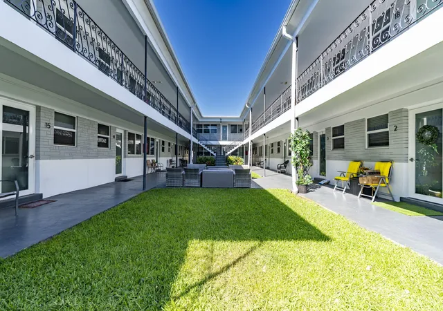 4th image of 302 Lake Osborne Dr, Lake Worth Beach, FL 33461