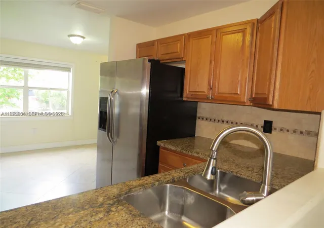 3rd image of 216 Lakeside Cir, Sunrise, FL 33326 | MLS# A11972604