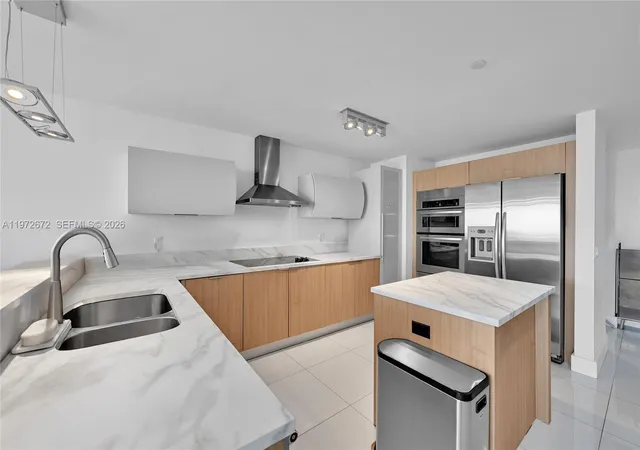 4th image of 2950 Ne 188Th St #534, Miami, FL 33180 | MLS# A11972672