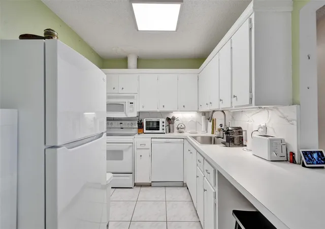 Homes for sale in Fort Lauderdale, FL | 6750 Ne 21st Rd #123, Fort Lauderdale, FL 33308 | MLS# F10554652