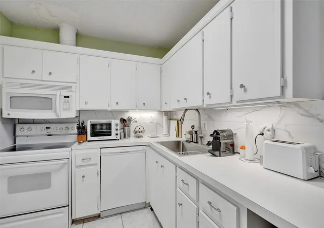 Homes for sale in North Lauderdale, FL | 6750 Ne 21St Rd, North Lauderdale, FL 33308