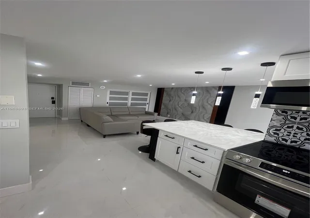 2nd image of 17021 N Bay Rd #814, Sunny Isles Beach, FL 33160 | MLS# A11969893
