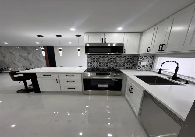 4th image of 17021 N Bay Rd #814, Sunny Isles Beach, FL 33160 | MLS# A11969893