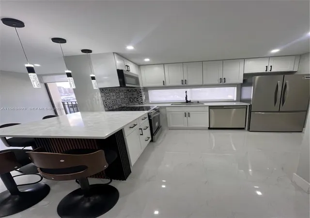 5th image of 17021 N Bay Rd #814, Sunny Isles Beach, FL 33160 | MLS# A11969893