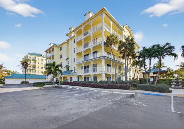 Listing Photo 4 - Condo for sale in building located at 800 Juno Ocean Walk, Juno Beach, FL 33408 - Unit #304