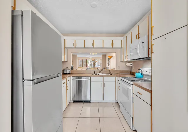 Homes for sale in Tamarac, FL | 10803 W Clairmont Cir #102, Tamarac, FL 33321 | MLS# F10554784