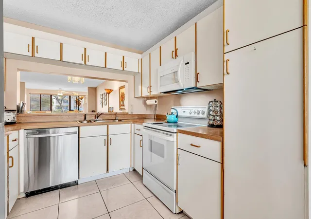 Homes for sale in Tamarac, FL | 10803 W Clairmont Cir #102, Tamarac, FL 33321 | MLS# F10554784