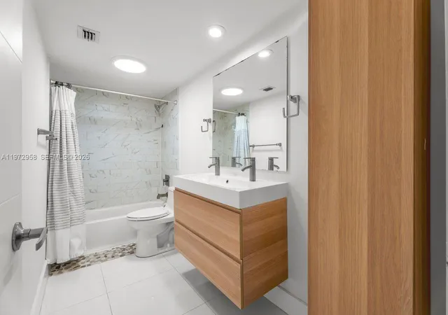 2nd image of 1925 NE Brickell Ave, Miami, FL 33129
