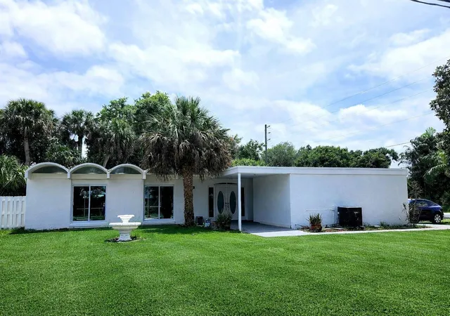 Photo 3 of Single family home for sale at 1715 York Ct, Fort Pierce, FL 34982 | MLS# F10551647 | Listing updated on 2026-09-23