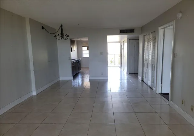 Listing Photo 5 - Condo for sale in building located at 3121 Nw 47Th Ter, Lauderdale Lakes, FL 33319 - Unit #403