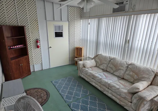 Photo 3 of Manufactured home for sale at 2915 Roger St, Sebring, FL 33872 | MLS# R11167108 | Listing updated on 2026-10-10
