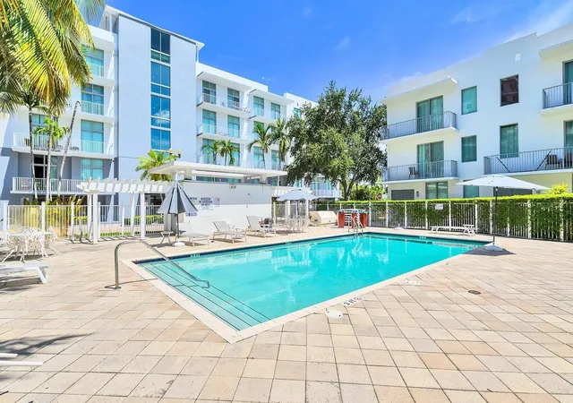 2nd image of 2100 E Van Buren St, Hollywood, FL 33020
