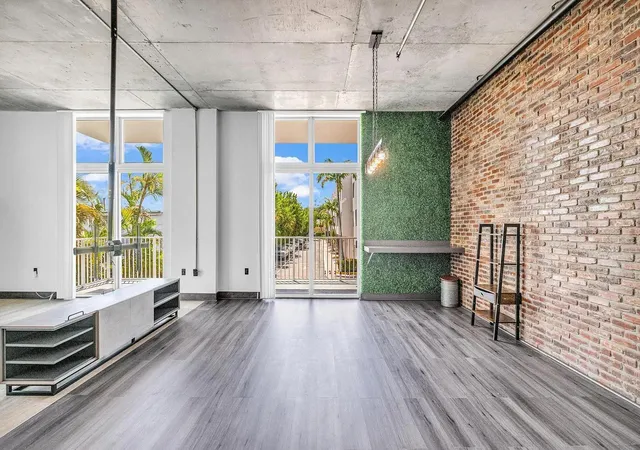 Homes for sale in Hollywood, FL | 2100 E Van Buren St #203, Hollywood, FL 33020 | MLS# F10555045