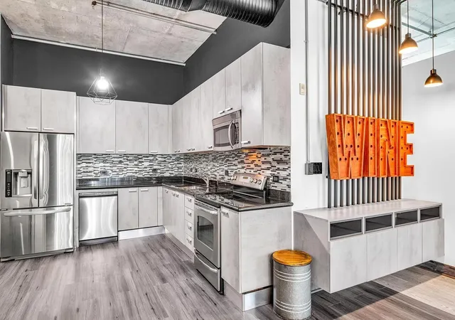 4th image of 2100 E Van Buren St, Hollywood, FL 33020