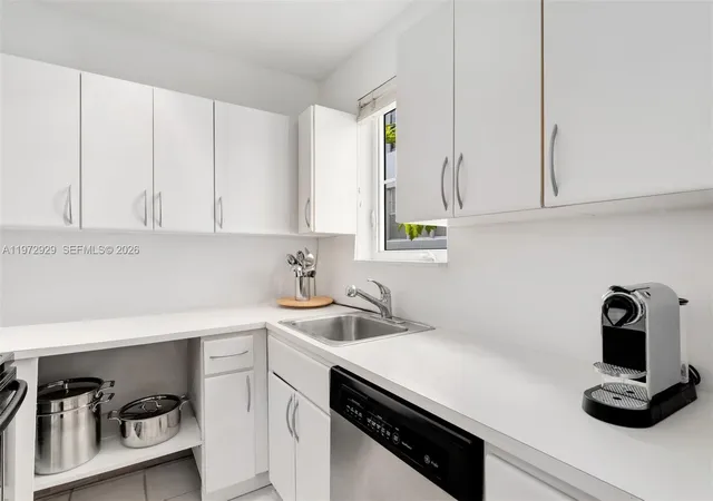 Homes for sale in Miami Beach, FL | 1018 Meridian Avenue, Miami Beach, FL 33139 | Houzeo