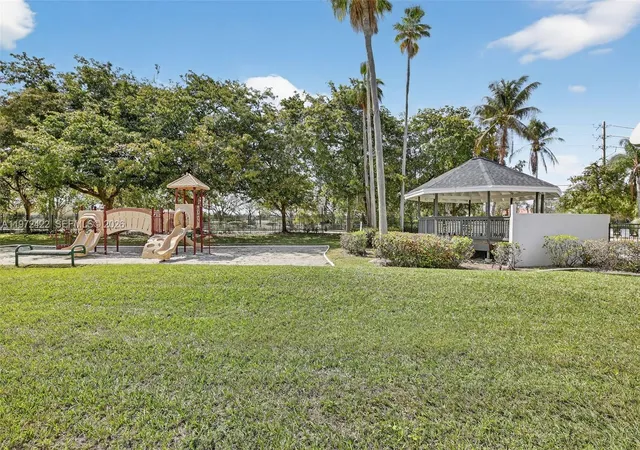 2nd image of 430 Sw 113Th Wy, Pembroke Pines, FL 33025