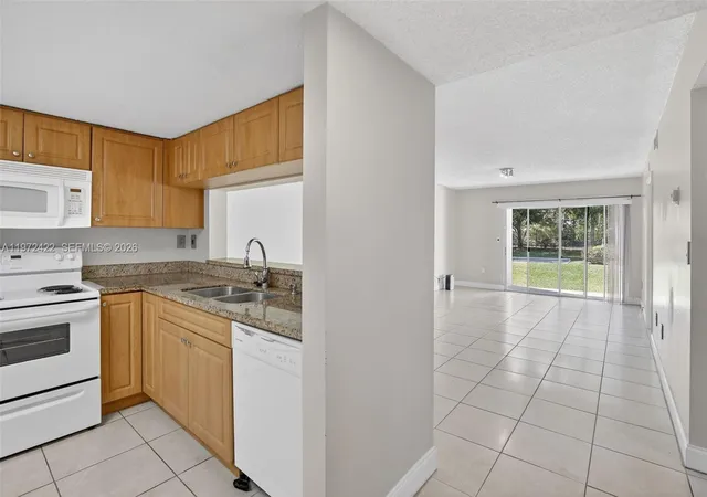 5th image of 430 Sw 113Th Wy #430, Pembroke Pines, FL 33025 | MLS# A11972422