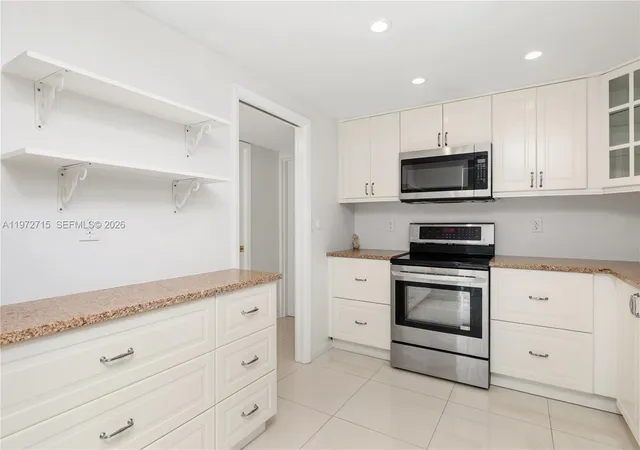 4th image of 210 Sea Vw Dr, Key Biscayne, FL 33149