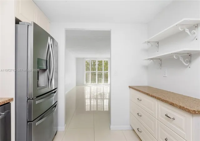 5th image of 210 Sea Vw Dr, Key Biscayne, FL 33149