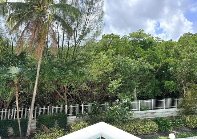 2nd image of 100 Bayview Dr #217, Sunny Isles Beach, FL 33160 | MLS# A11973572