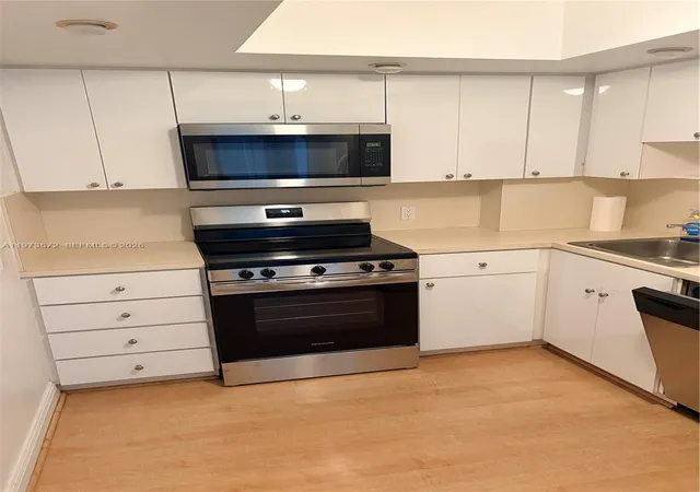 5th image of 100 Bayview Dr #217, Sunny Isles Beach, FL 33160 | MLS# A11973572