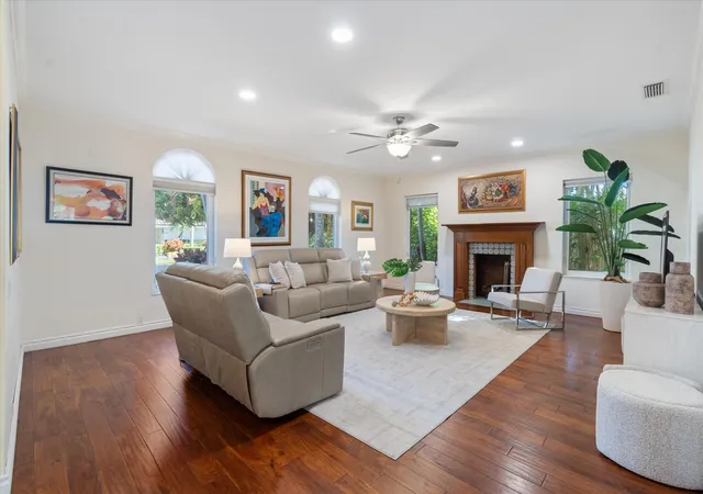 Photo 3 of Sale Pending at 710 Marble Way, Boca Raton, FL 33432 | MLS# R11167334 | Listing updated on 2026-10-01