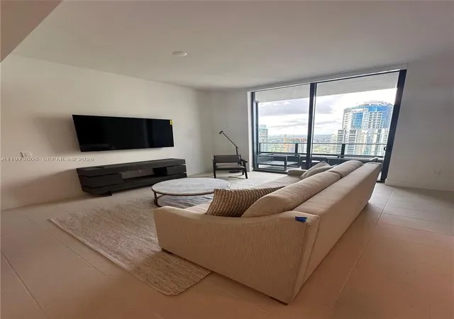 2nd image of 159 Ne 6Th St #4811, Miami, FL 33132 | MLS# A11973005