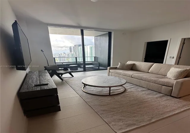 3rd image of 159 Ne 6Th St #4811, Miami, FL 33132 | MLS# A11973005
