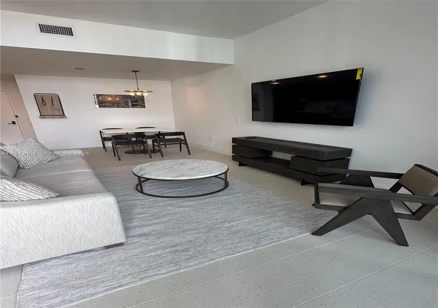 4th image of 159 Ne 6Th St #4811, Miami, FL 33132 | MLS# A11973005