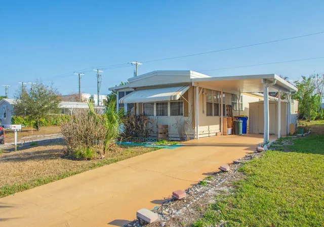 Photo 4 of Manufactured home for sale at 335 NE Tropicalia Ln, Jensen Beach, FL 34957 | MLS# R11167408 | Listing updated on 2026-09-23