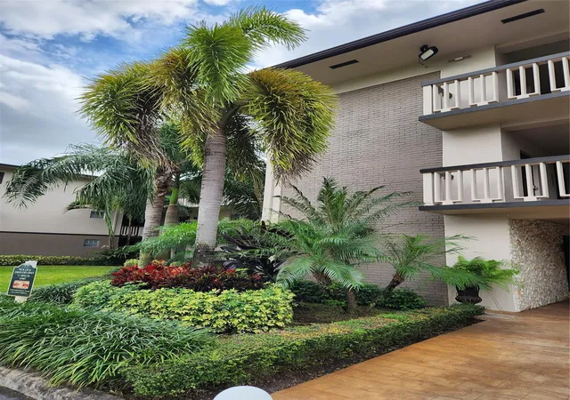 Photo 1 of Condo for sale at 4900 Washington St #309, Hollywood, FL 33021 | MLS# F10555314 | Listing updated on 2026-09-23