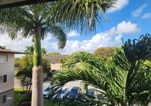Photo 2 of Condo for sale at 4900 Washington St #309, Hollywood, FL 33021 | MLS# F10555314 | Listing updated on 2026-09-23