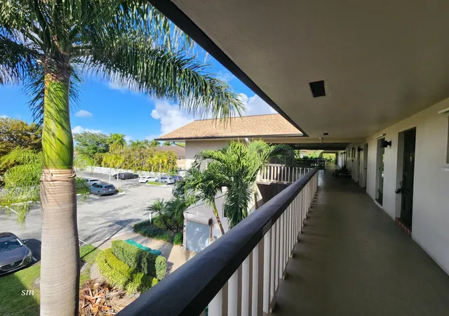 Photo 3 of Condo for sale at 4900 Washington St #309, Hollywood, FL 33021 | MLS# F10555314 | Listing updated on 2026-09-23