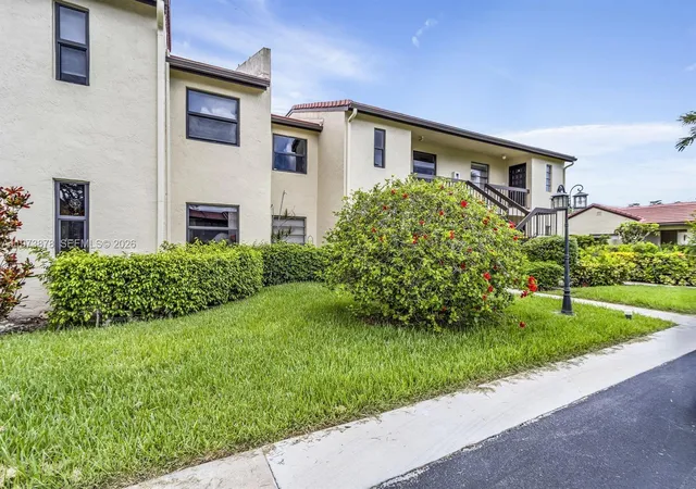 2nd image of 8535 Casa Del Lago F, Boca Raton, FL 33433