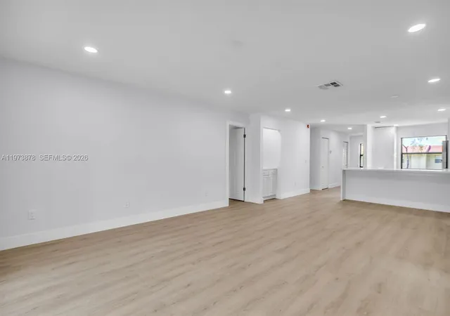 3rd image of 8535 Casa Del Lago F, Boca Raton, FL 33433