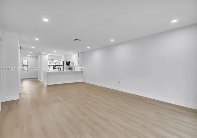 4th image of 8535 Casa Del Lago F, Boca Raton, FL 33433