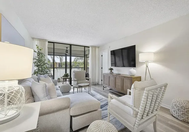 Listing Photo 5 - Condo for sale in building located at 5722 Coral Lake Dr, Margate, FL 33063 - Unit #210