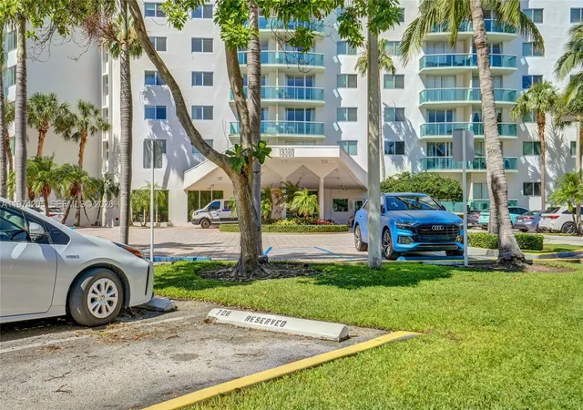 33rd image of 19380 Collins Ave #718, Sunny Isles Beach, FL 33160 | MLS# A11974205
