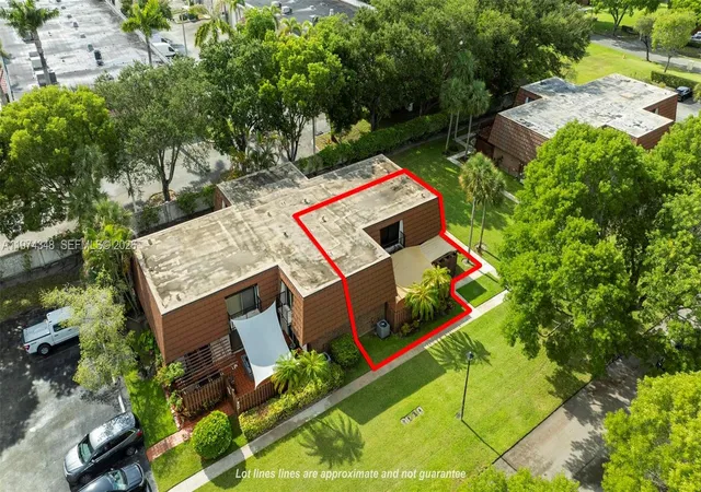 15th image of 806 Sw 119th Wy, Davie, FL 33325 | MLS# A11974348
