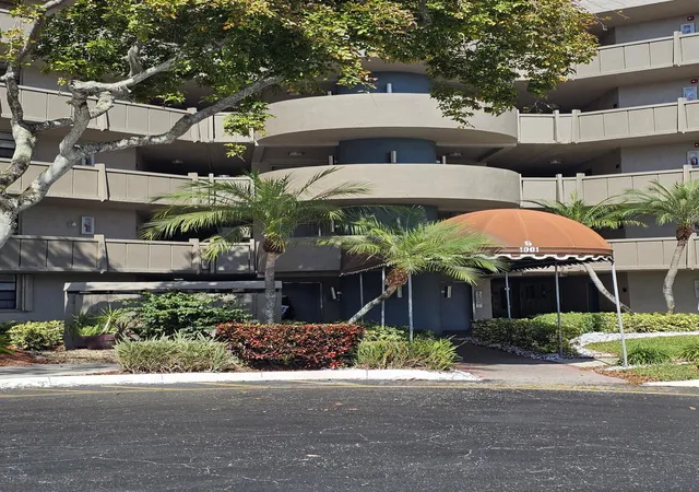 Photo 3 of Condo for sale at 1001 Colony Point Cir #417, Pembroke Pines, FL 33026 | MLS# R11167942 | Listing updated on 2026-10-06
