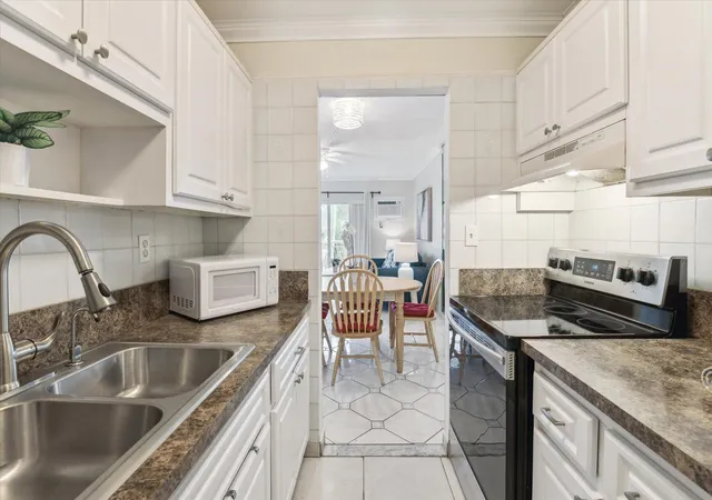 Homes for sale in Fort Lauderdale, FL | 720 Orton Ave #206, Fort Lauderdale, FL 33304 | MLS# F10555492