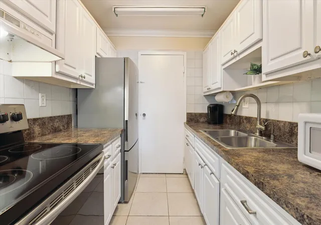 Homes for sale in Fort Lauderdale, FL | 720 Orton Ave #206, Fort Lauderdale, FL 33304 | MLS# F10555492