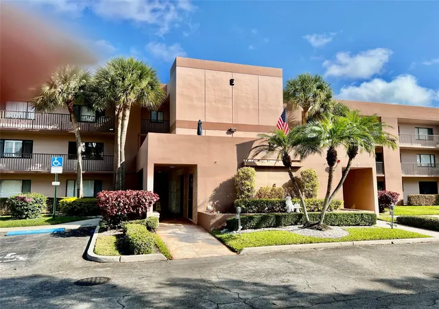 Homes for sale in Tamarac, FL | 7426 Ashmont Cir #211, Tamarac, FL 33321 | MLS# F10552396