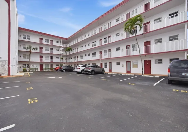 1st image of 4270 Nw 40th St #104, Lauderdale Lakes, FL 33319 | MLS# A11974742