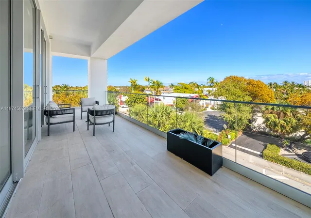 2nd image of 246 Ne 6Th Ave #302, Delray Beach, FL 33483 | MLS# A11974567