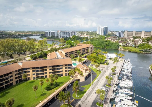Homes for sale in North Palm Beach, FL | 1036 Us Highway 1 216, North Palm Beach, FL 33408 | Houzeo