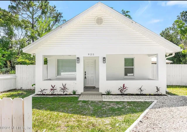 Homes for sale in St Augustine, FL | 925 S St John St, St Augustine, FL 32084 | MLS# F10555305